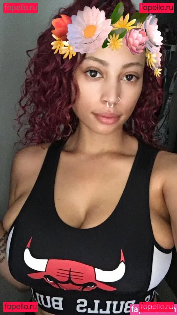 Lipstickthvg Onlyfans Photo Gallery 