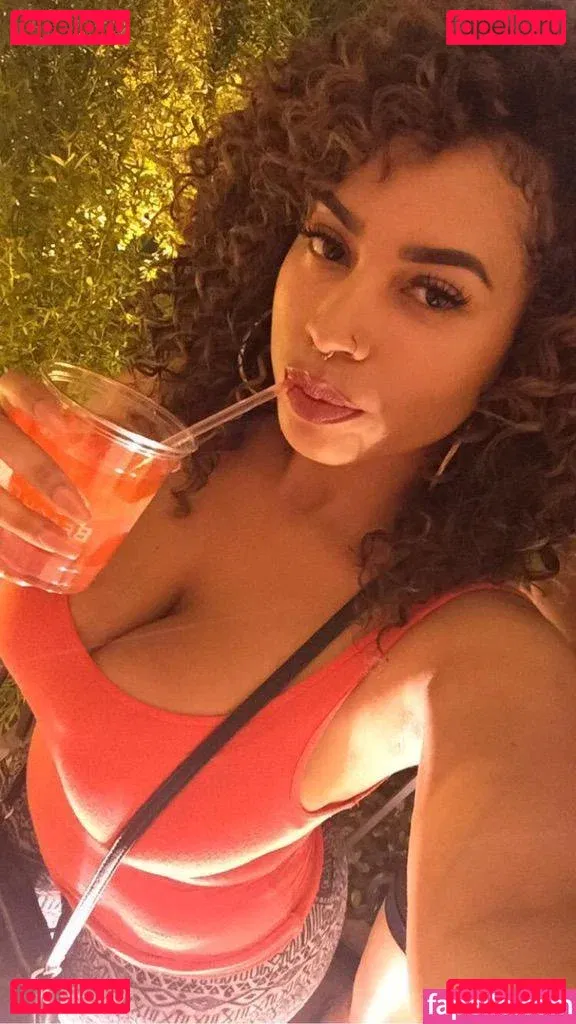 Lipstickthvg Onlyfans Photo Gallery 