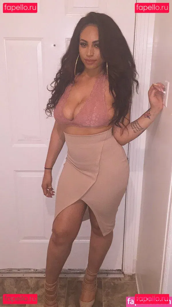 Lipstickthvg Onlyfans Photo Gallery 