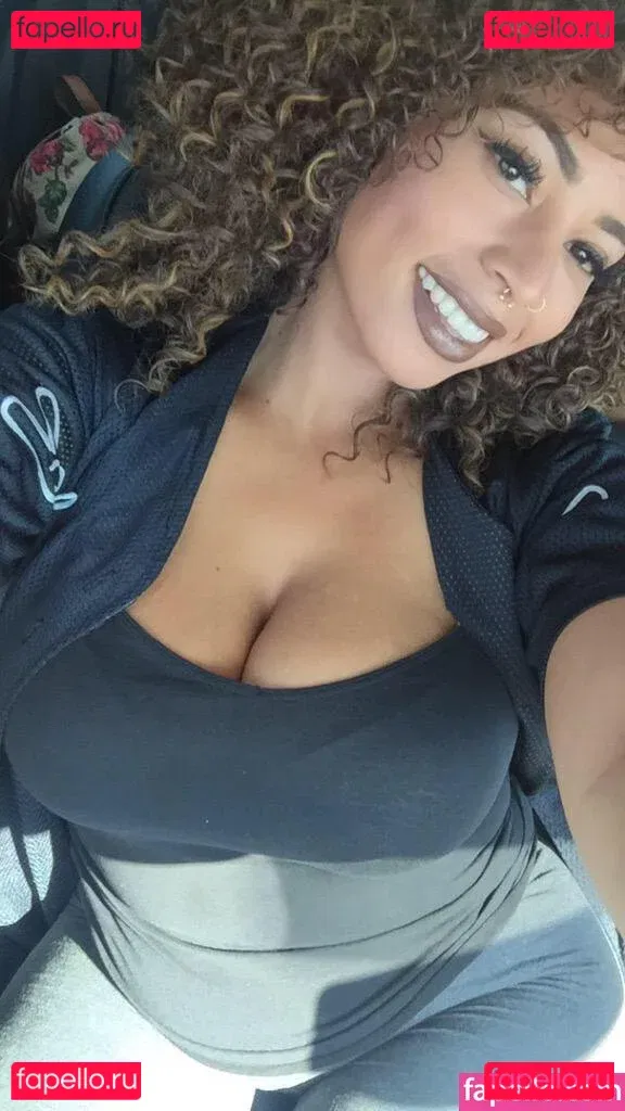 Lipstickthvg Onlyfans Photo Gallery 