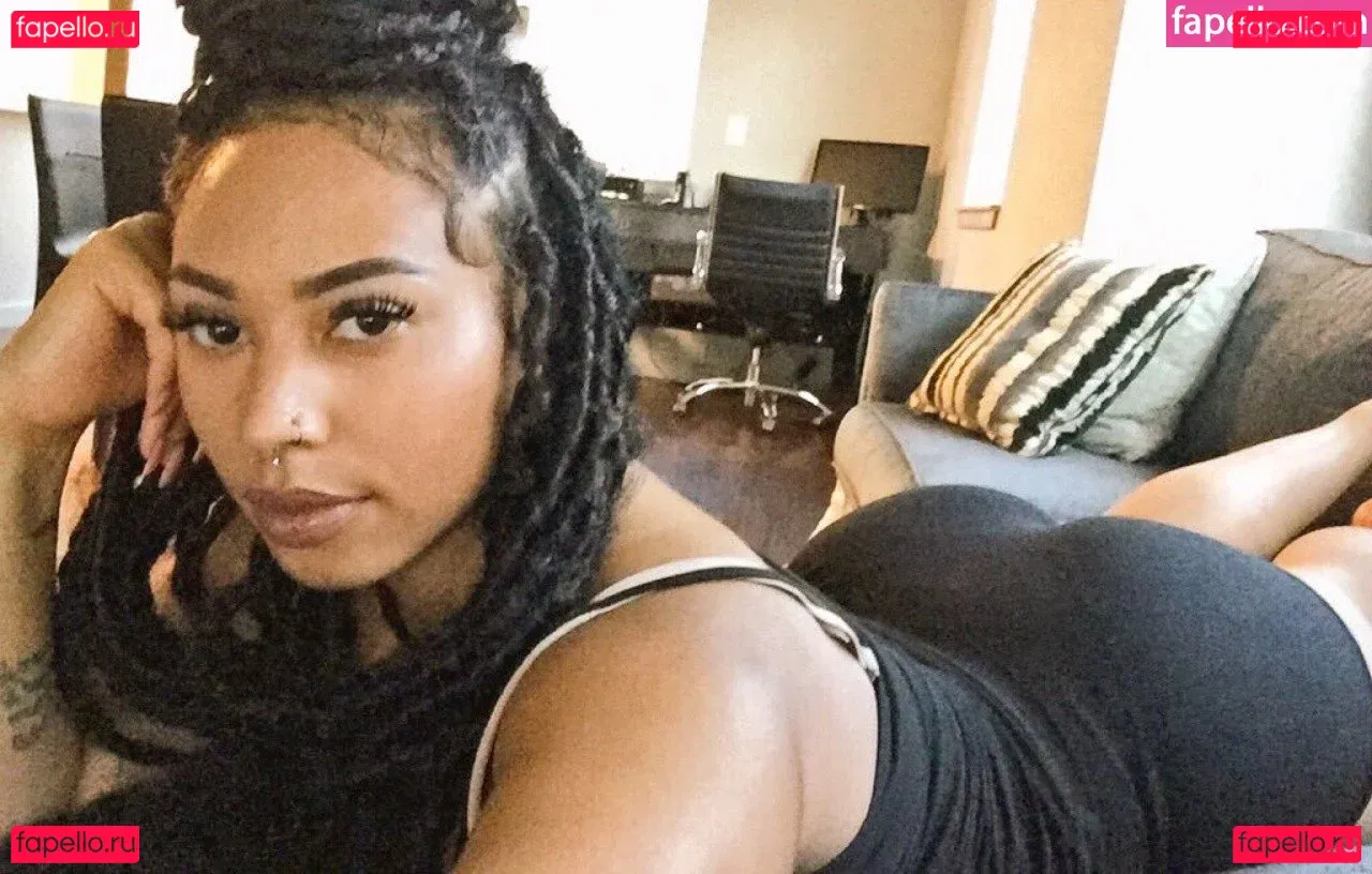 Lipstickthvg Onlyfans Photo Gallery 