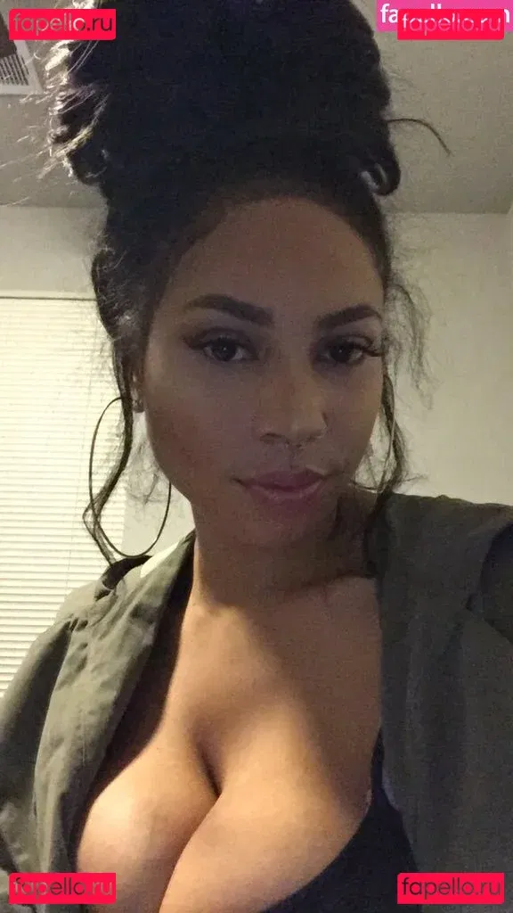 Lipstickthvg Onlyfans Photo Gallery 