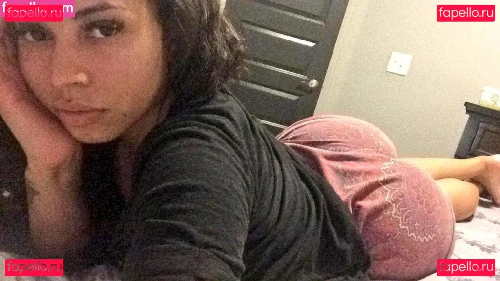 Lipstickthvg Onlyfans Photo Gallery 