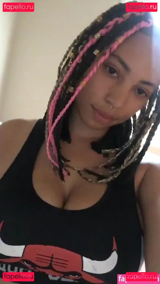 Lipstickthvg Onlyfans Photo Gallery 