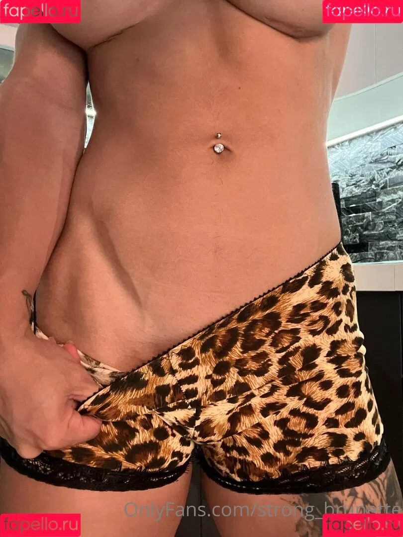 strong_brunette Onlyfans Photo Gallery 