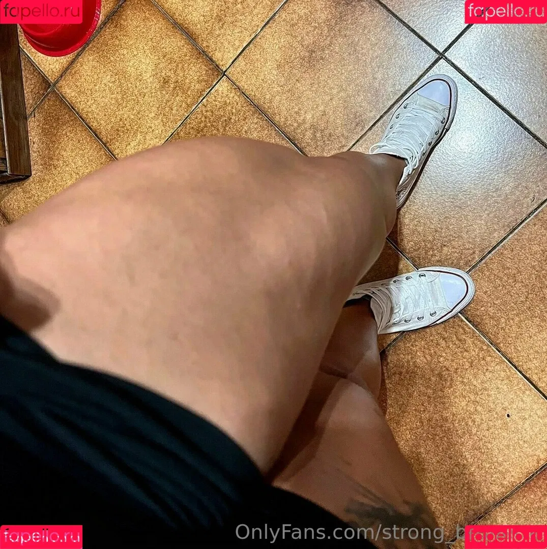 strong_brunette Onlyfans Photo Gallery 