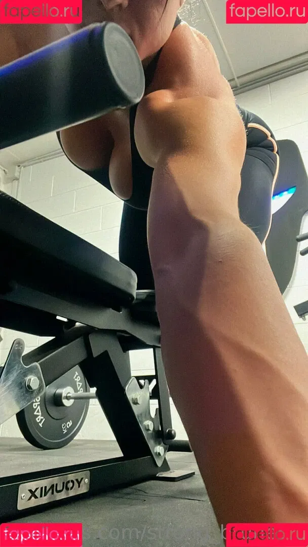 strong_brunette Onlyfans Photo Gallery 