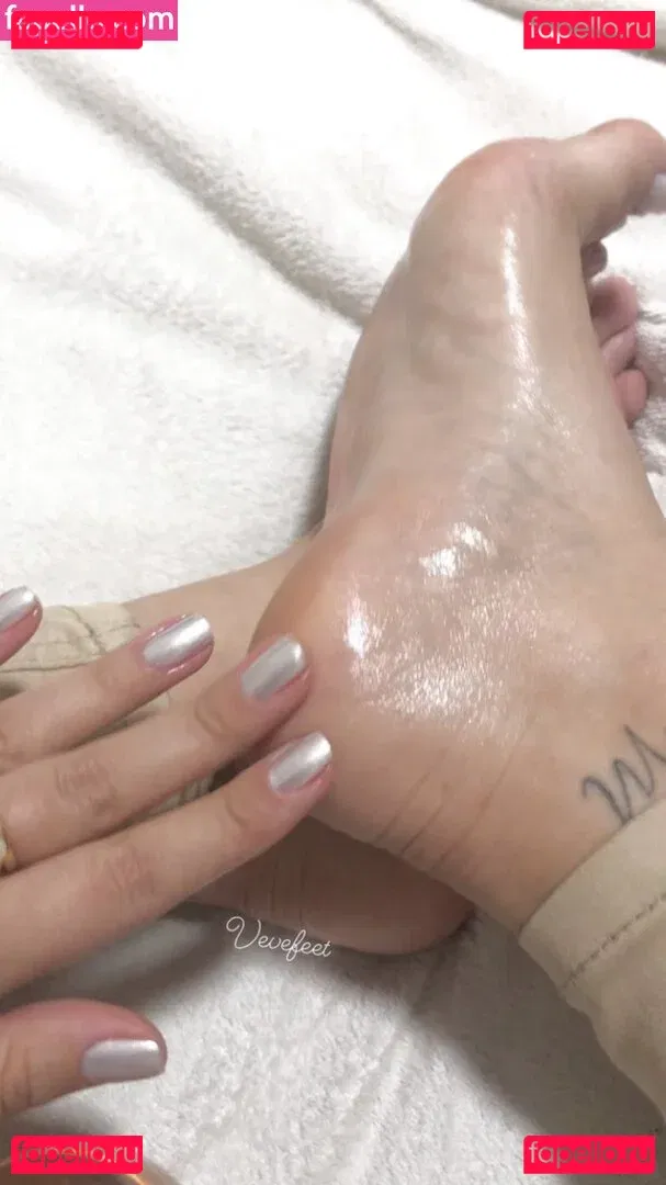 VeveFeet Onlyfans Photo Gallery 