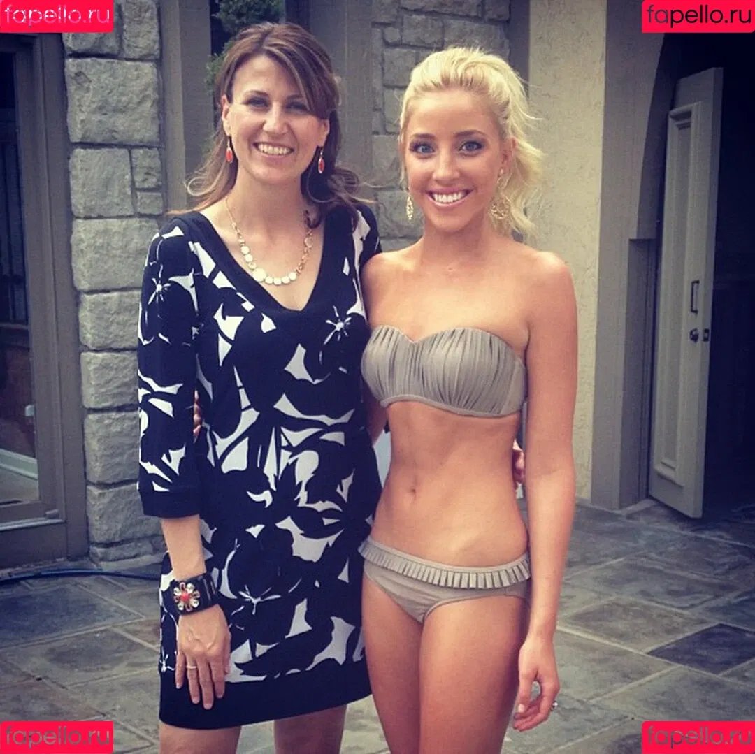 Olivia Harlan Dekker Onlyfans Photo Gallery 