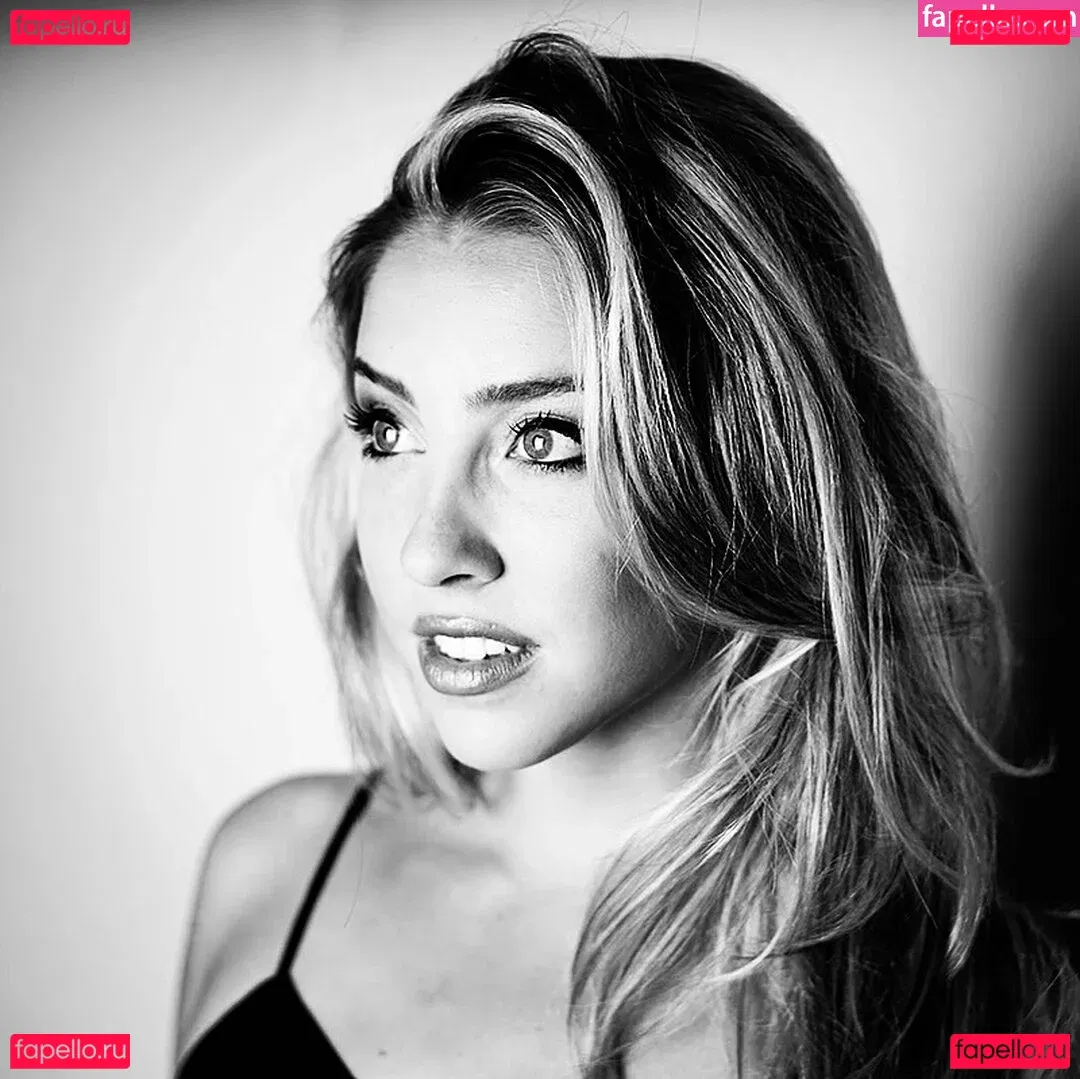 Olivia Harlan Dekker Onlyfans Photo Gallery 
