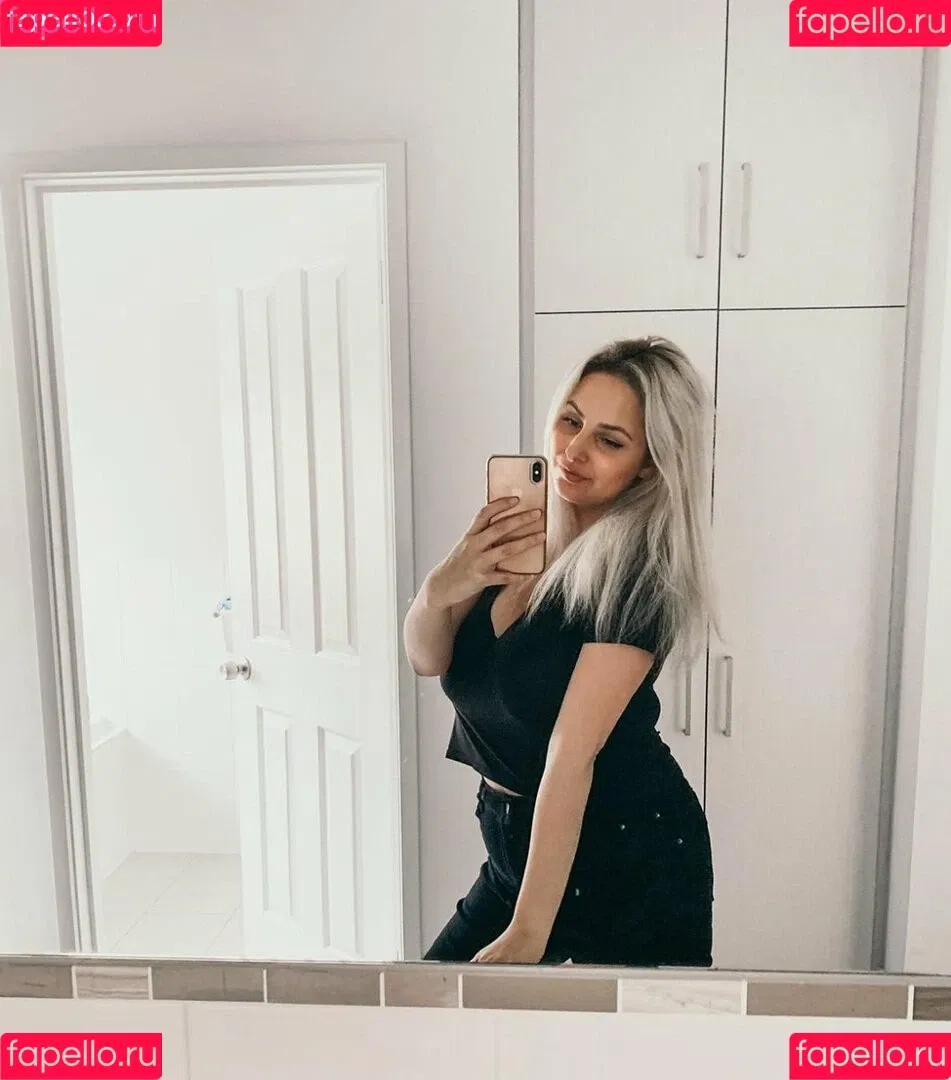 RachelElizabeth Onlyfans Photo Gallery 