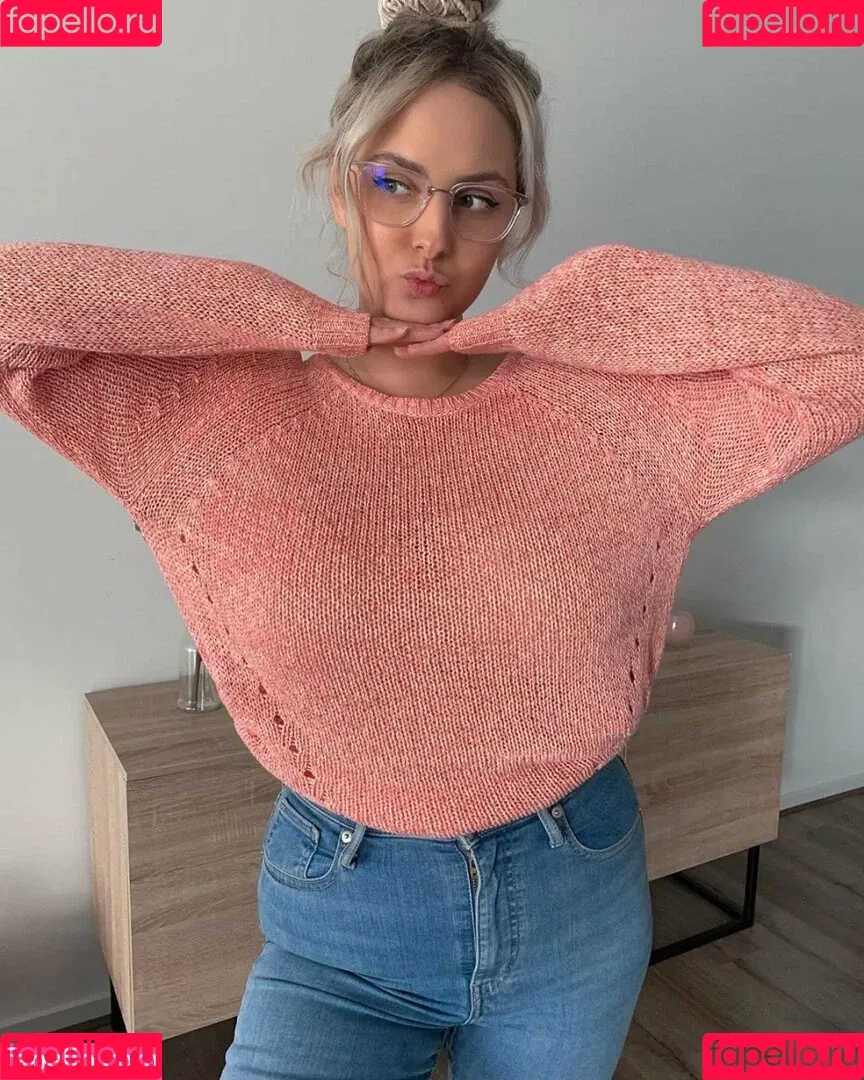 RachelElizabeth Onlyfans Photo Gallery 