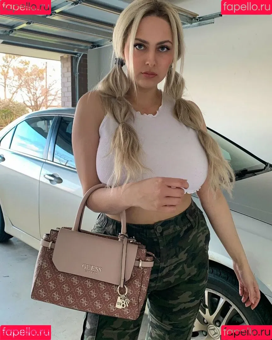 RachelElizabeth Onlyfans Photo Gallery 