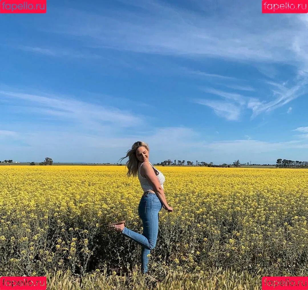 RachelElizabeth Onlyfans Photo Gallery 