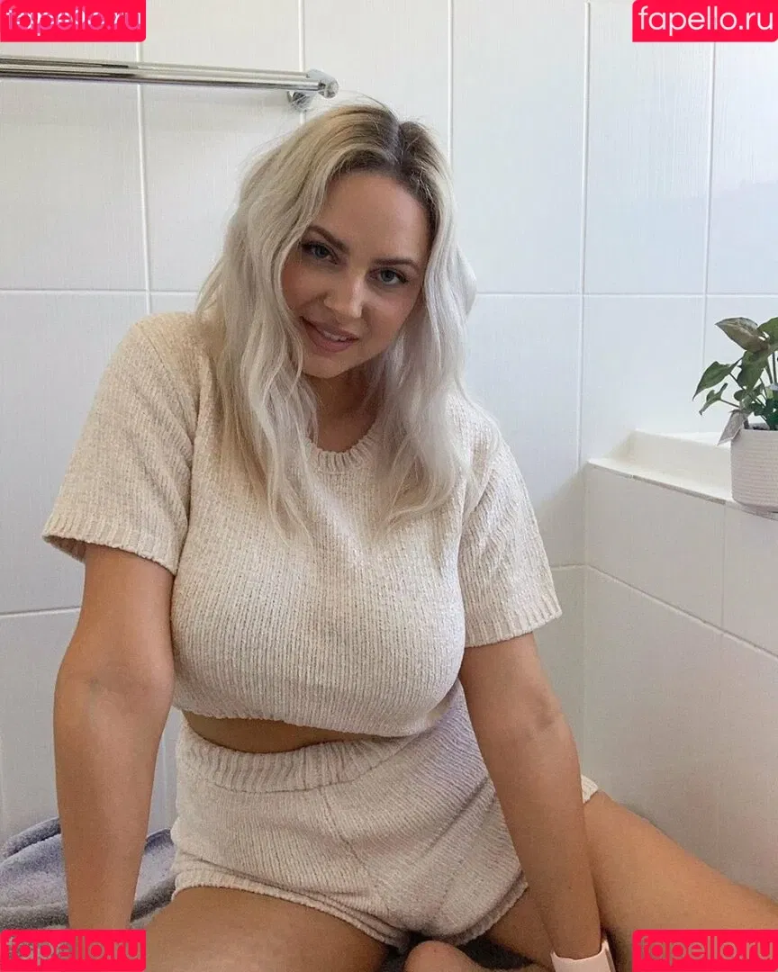 RachelElizabeth Onlyfans Photo Gallery 