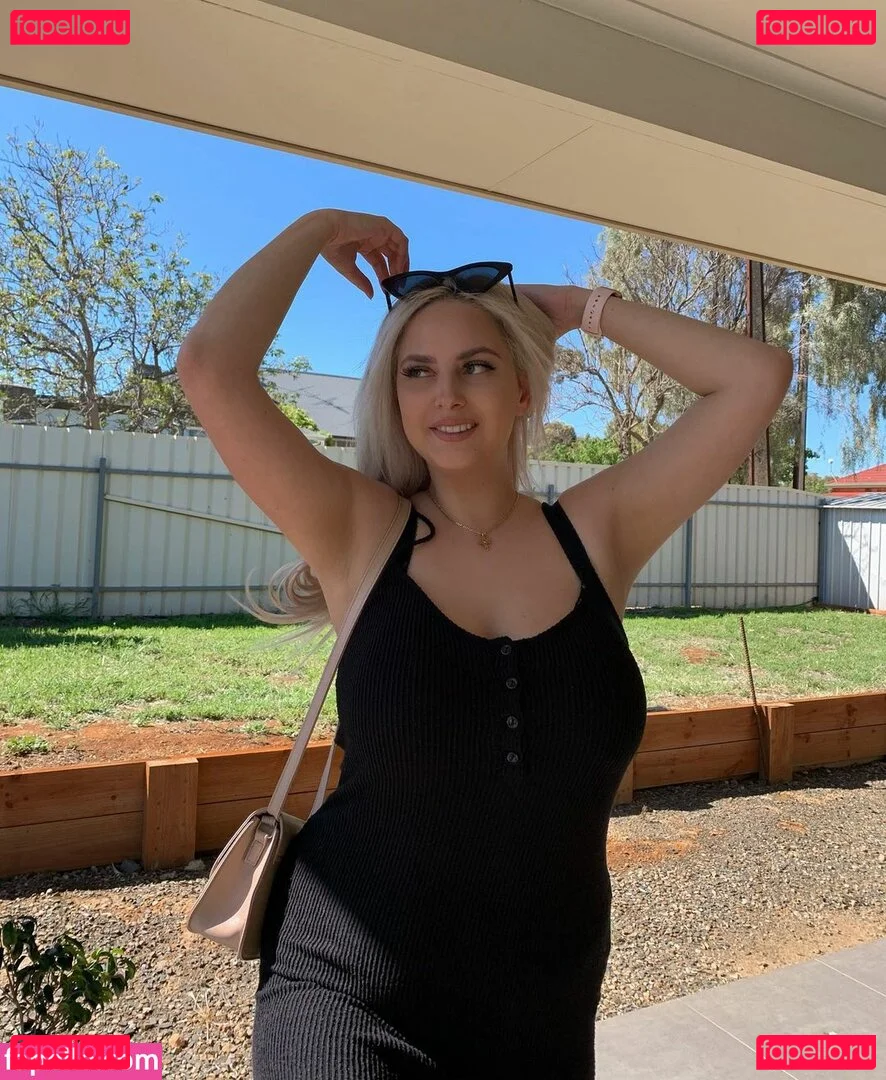 RachelElizabeth Onlyfans Photo Gallery 