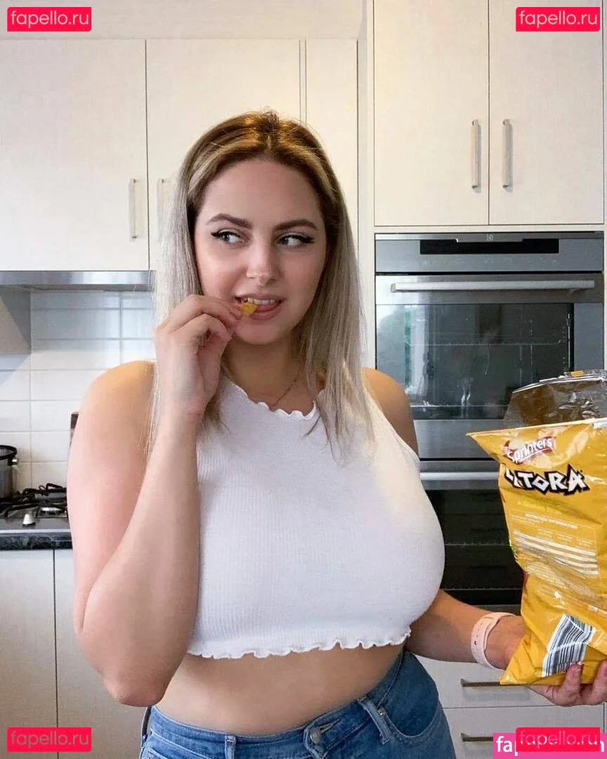 RachelElizabeth Onlyfans Photo Gallery 