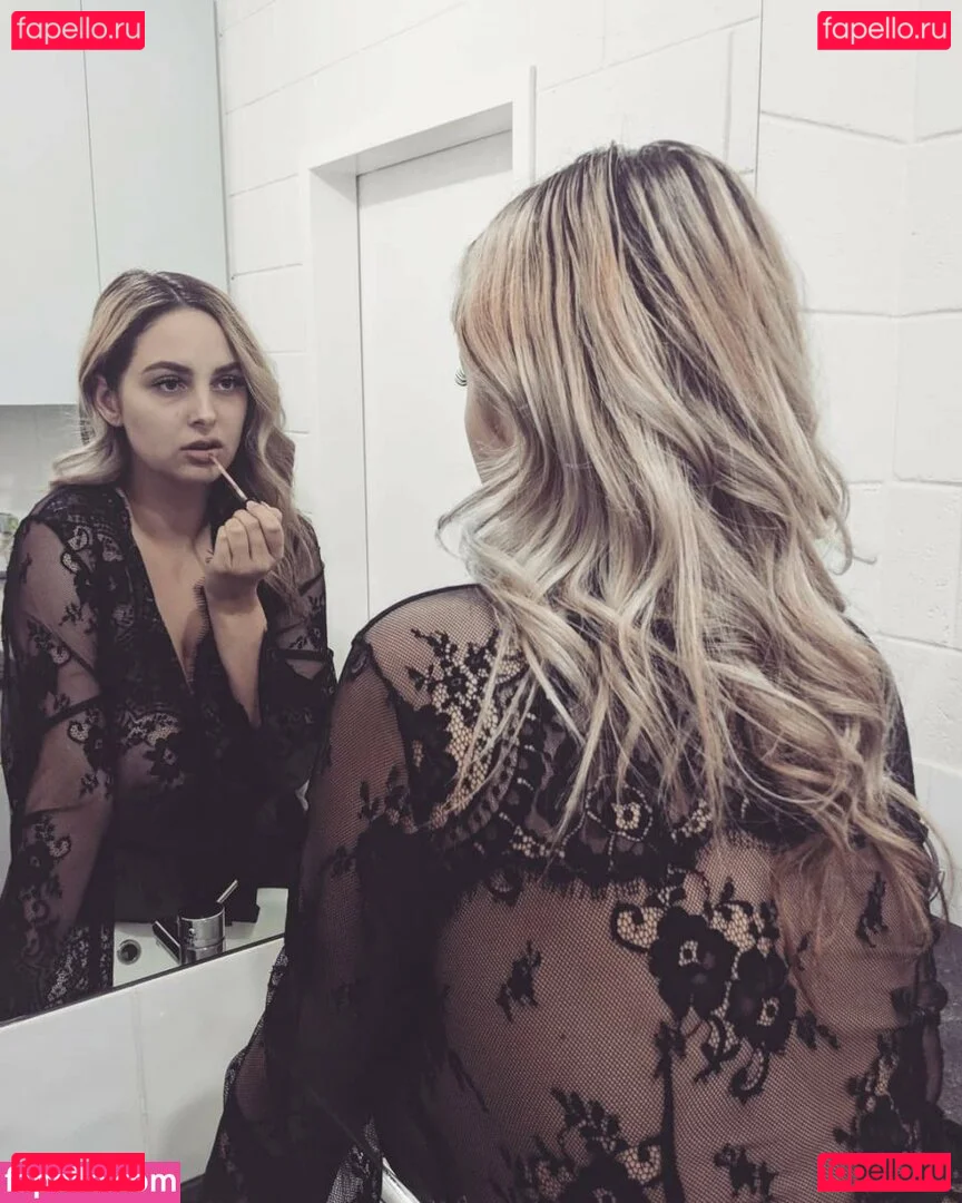 RachelElizabeth Onlyfans Photo Gallery 