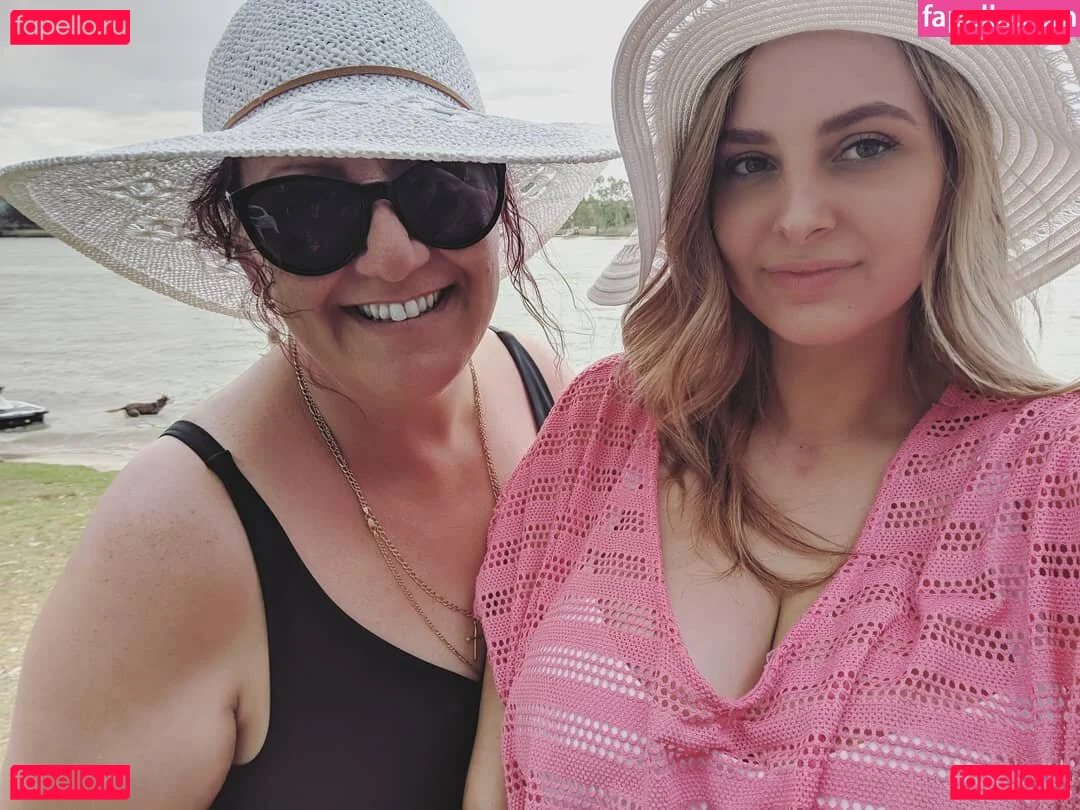 RachelElizabeth Onlyfans Photo Gallery 