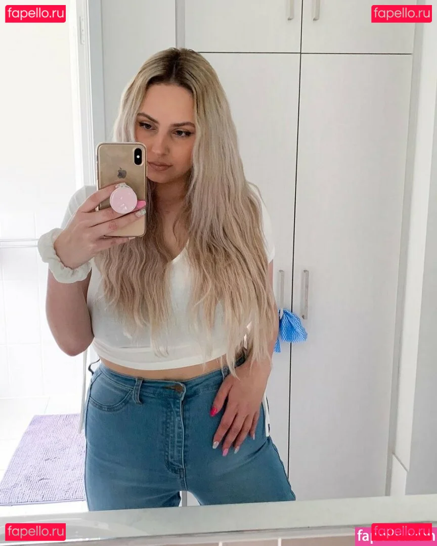 RachelElizabeth Onlyfans Photo Gallery 