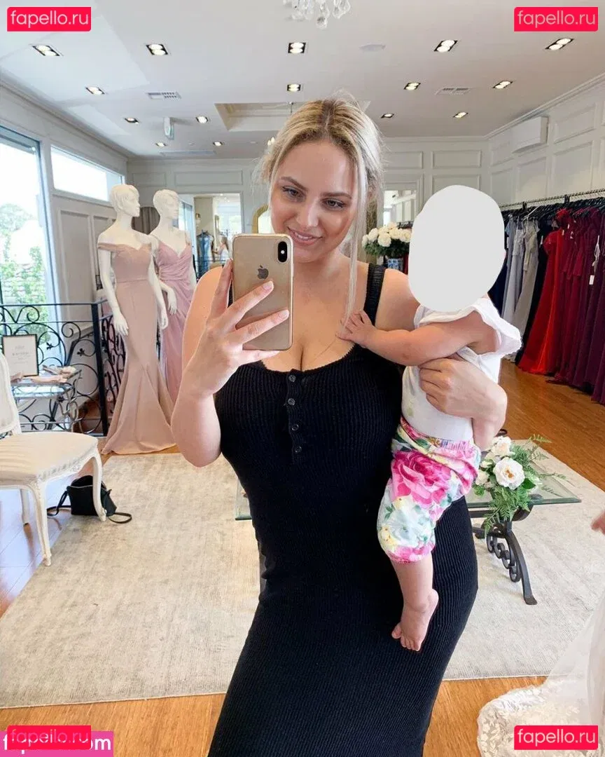 RachelElizabeth Onlyfans Photo Gallery 