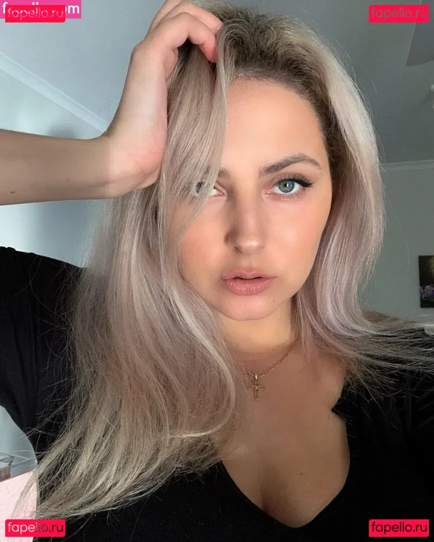 RachelElizabeth Onlyfans Photo Gallery 