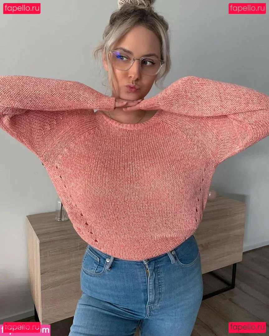 RachelElizabeth Onlyfans Photo Gallery 