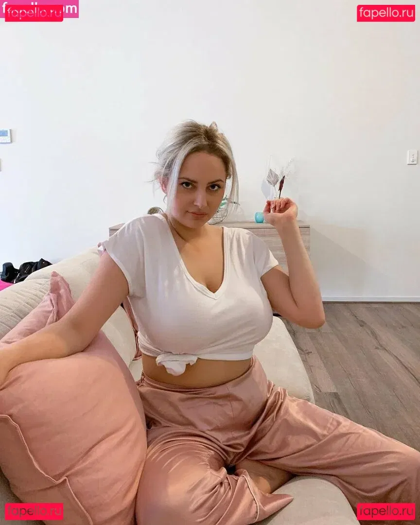 RachelElizabeth Onlyfans Photo Gallery 