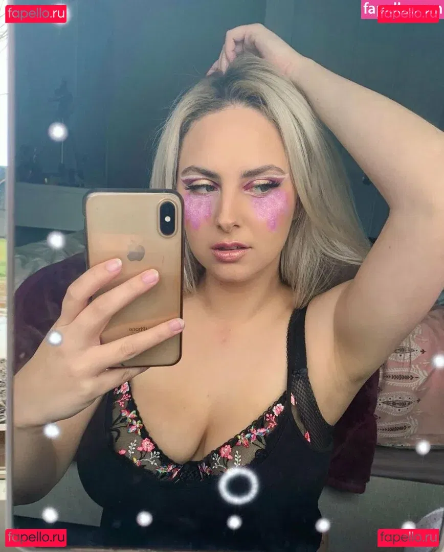 RachelElizabeth Onlyfans Photo Gallery 