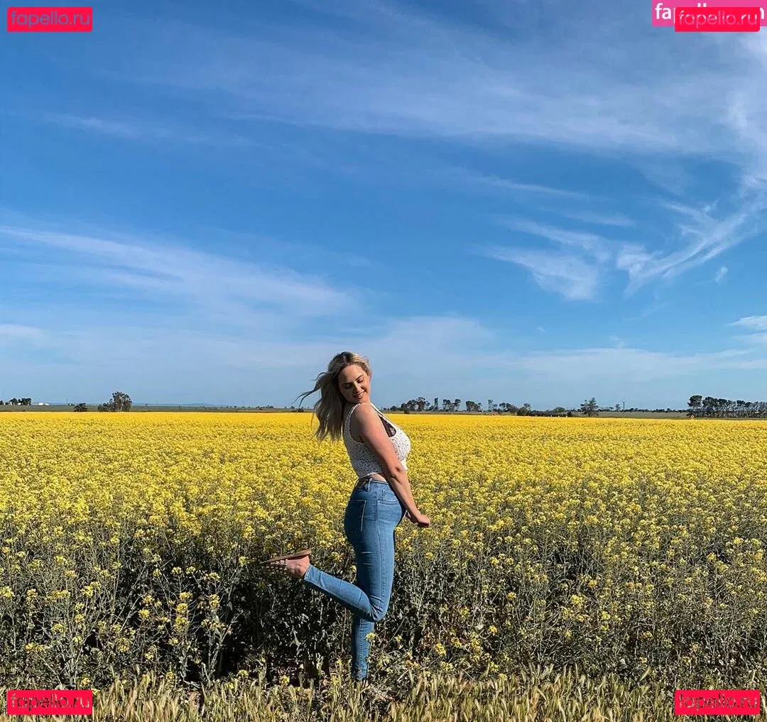 RachelElizabeth Onlyfans Photo Gallery 