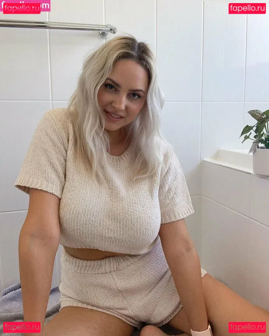 RachelElizabeth Onlyfans Photo Gallery 