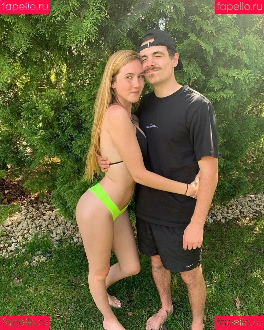 Lindsay Farland Onlyfans Photo Gallery 