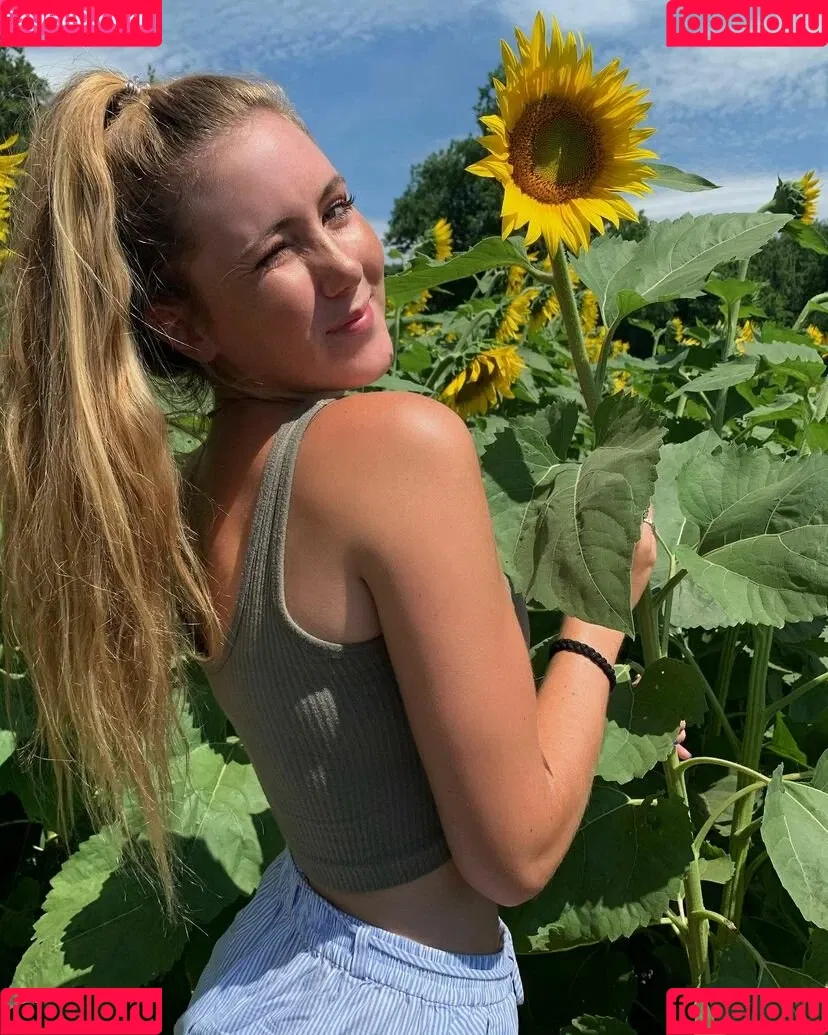 Lindsay Farland Onlyfans Photo Gallery 