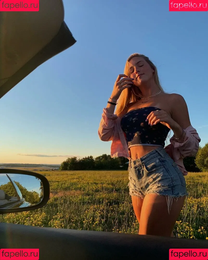 Lindsay Farland Onlyfans Photo Gallery 