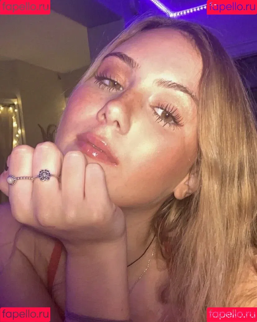 Lindsay Farland Onlyfans Photo Gallery 