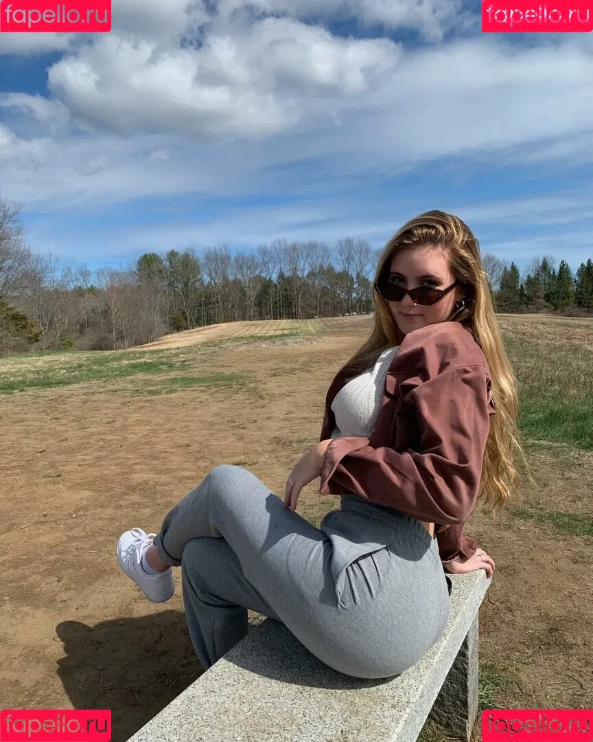 Lindsay Farland Onlyfans Photo Gallery 