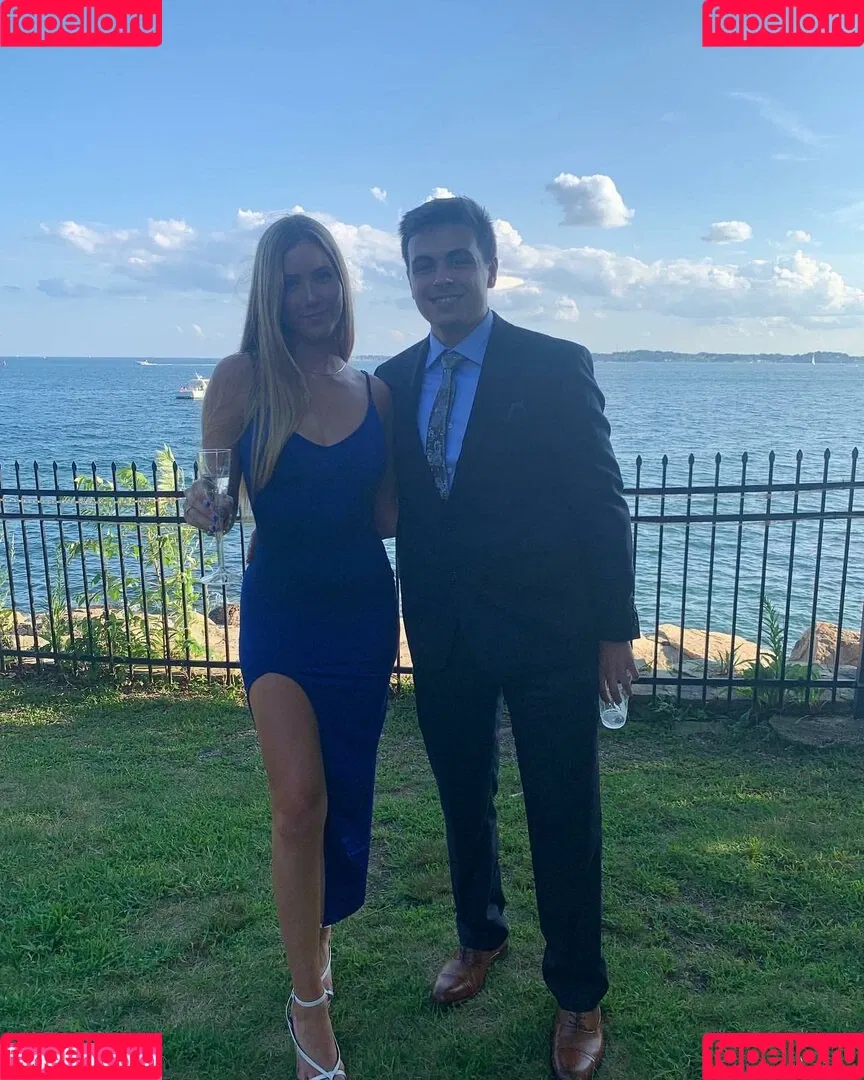 Lindsay Farland Onlyfans Photo Gallery 