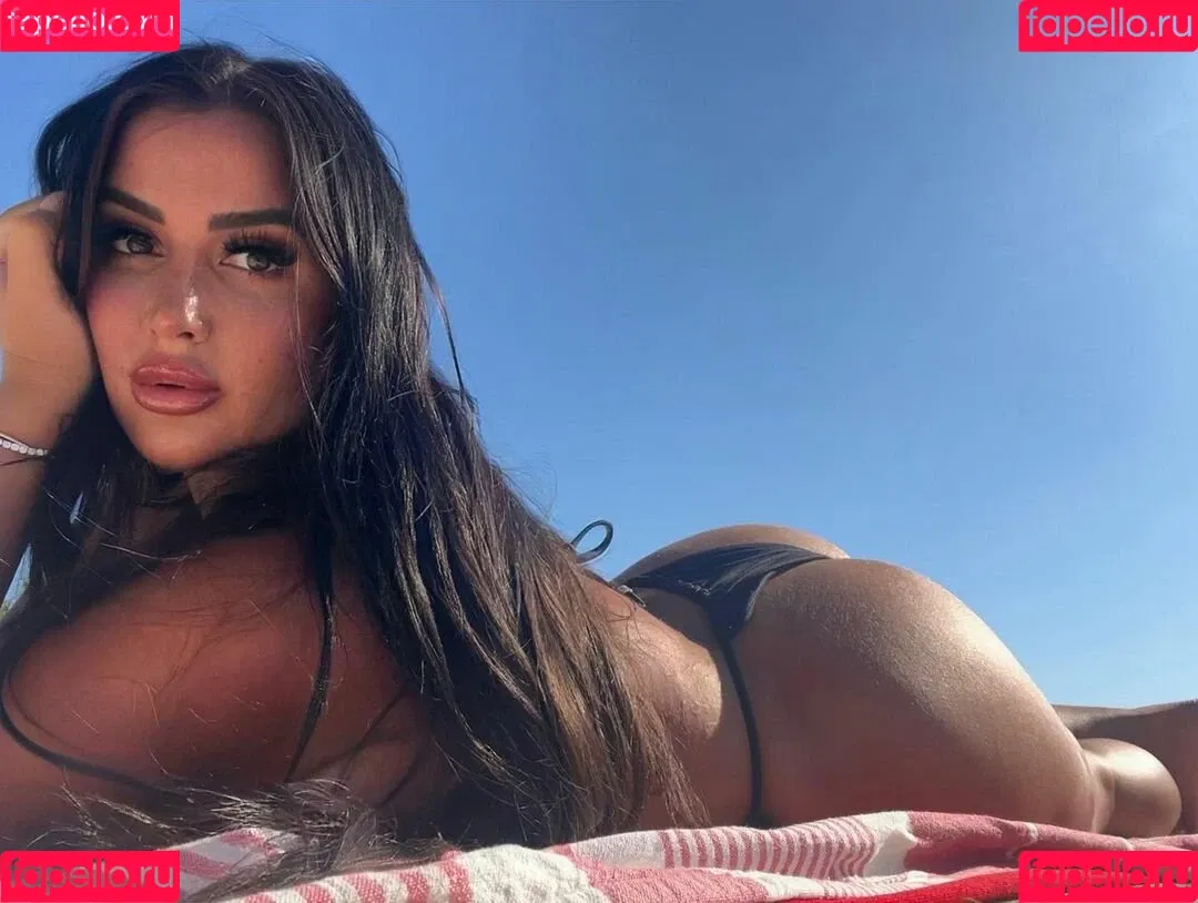 Maria Luisa Onlyfans Photo Gallery 