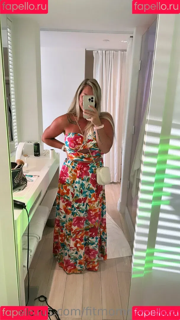 fitmomnextdoor Onlyfans Photo Gallery 