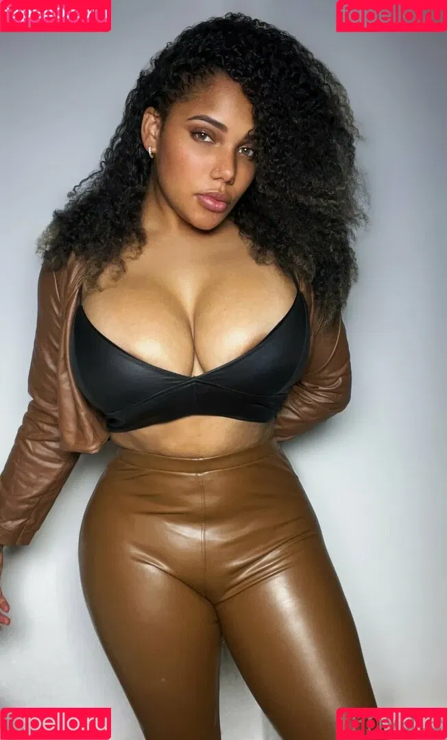 kixxy.vip Onlyfans Photo Gallery 