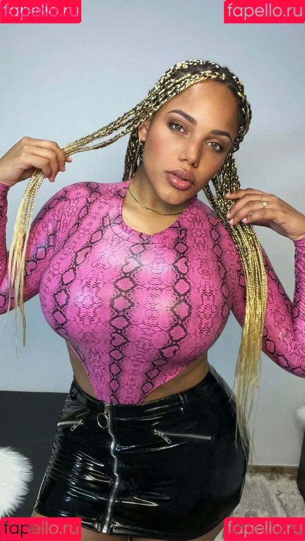 kixxy.vip Onlyfans Photo Gallery 