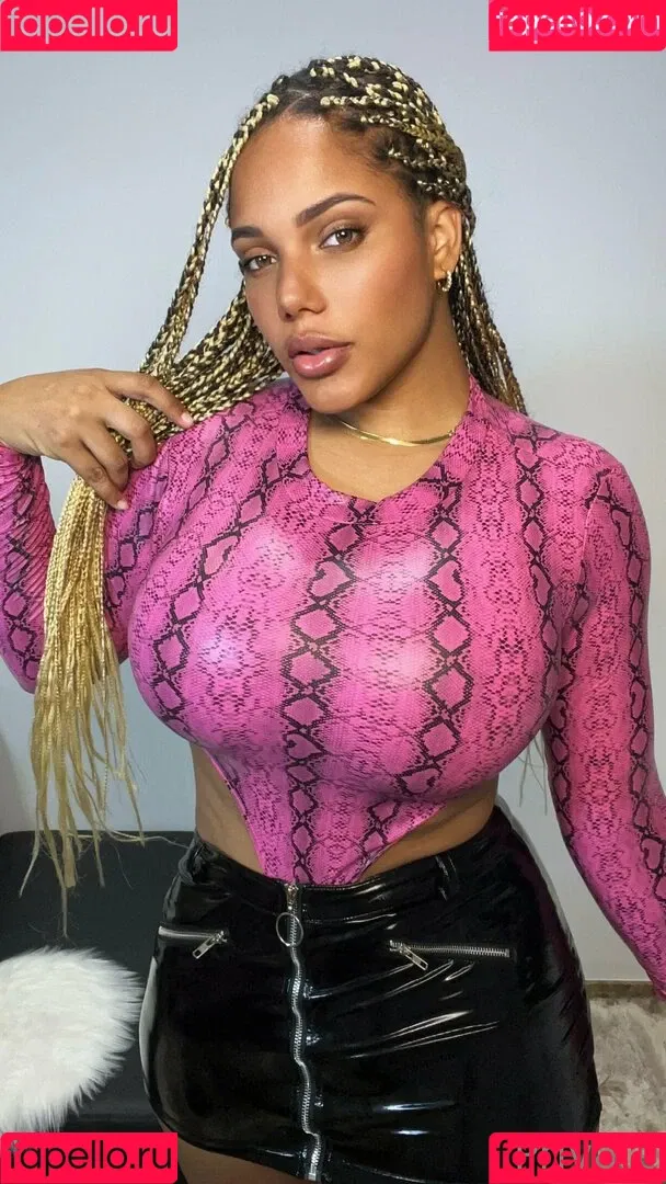 kixxy.vip Onlyfans Photo Gallery 