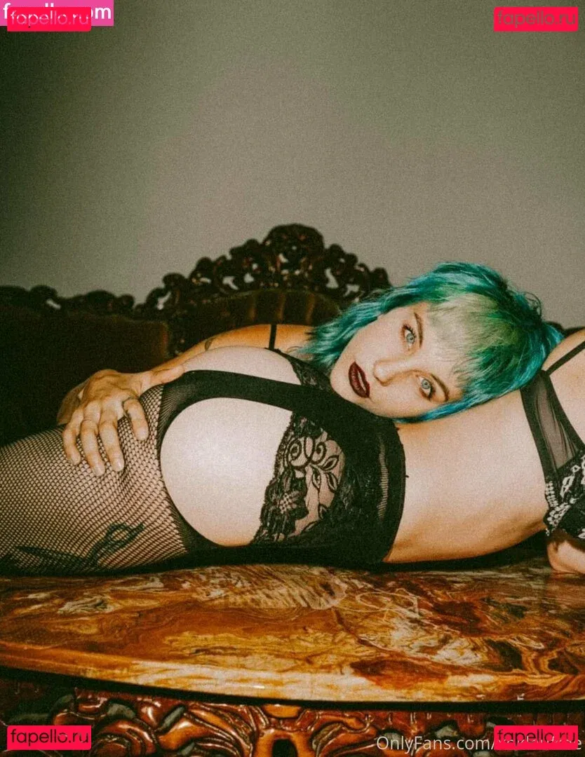 xoklautease Onlyfans Photo Gallery 