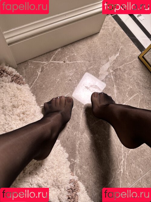 yunij988 Onlyfans Photo Gallery 