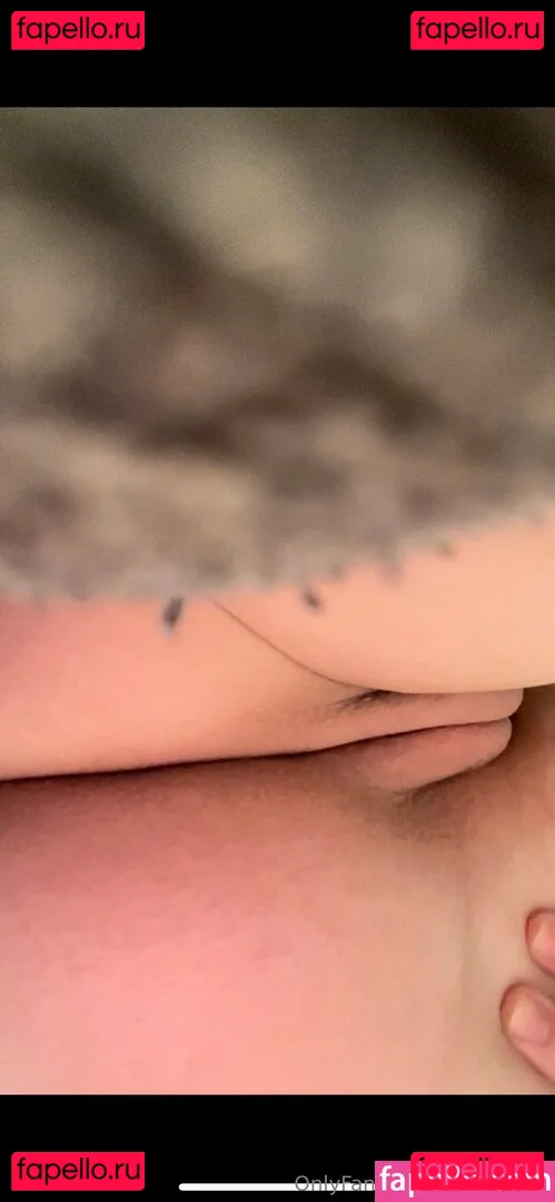 EllieEilishX Onlyfans Photo Gallery 