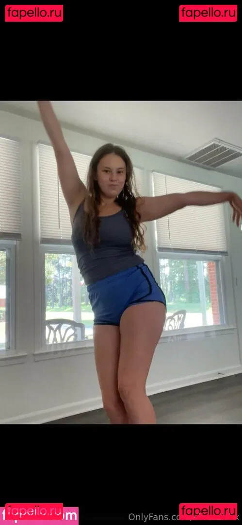 EllieEilishX Onlyfans Photo Gallery 