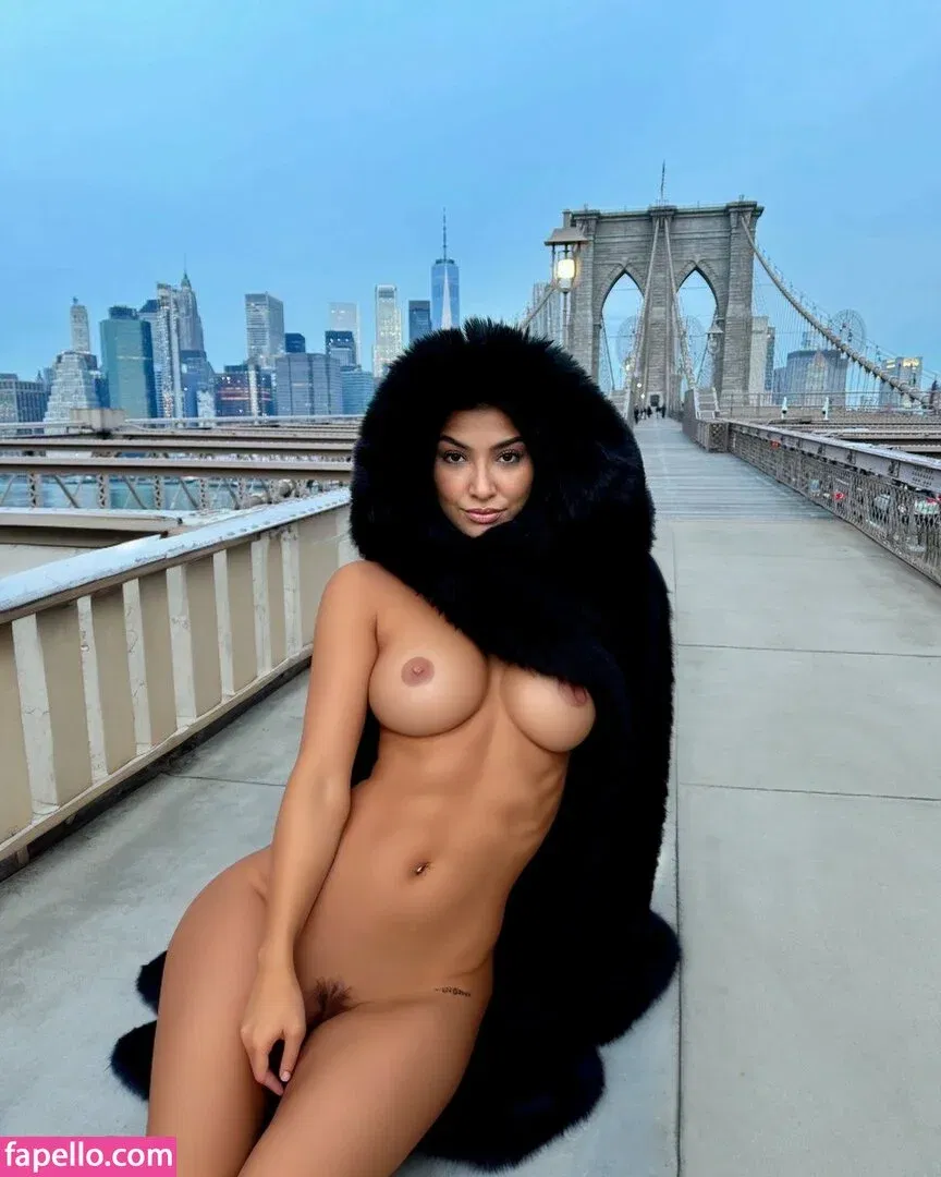 Nourhene Hocini Onlyfans Photo Gallery 