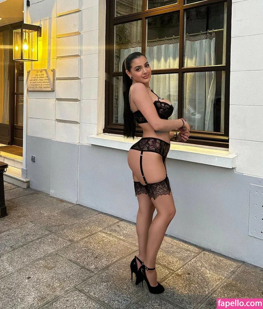 Nourhene Hocini Onlyfans Photo Gallery 