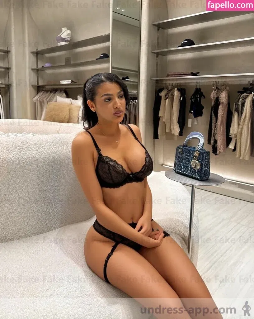 Nourhene Hocini Onlyfans Photo Gallery 