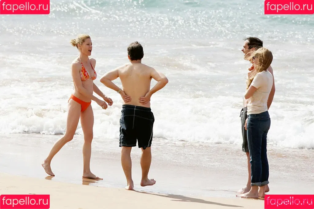 Julie Bowen Onlyfans Photo Gallery 